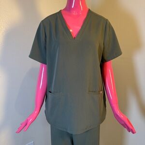 FIGS Technical Collection Scrub Top – Moss/Green – Size L